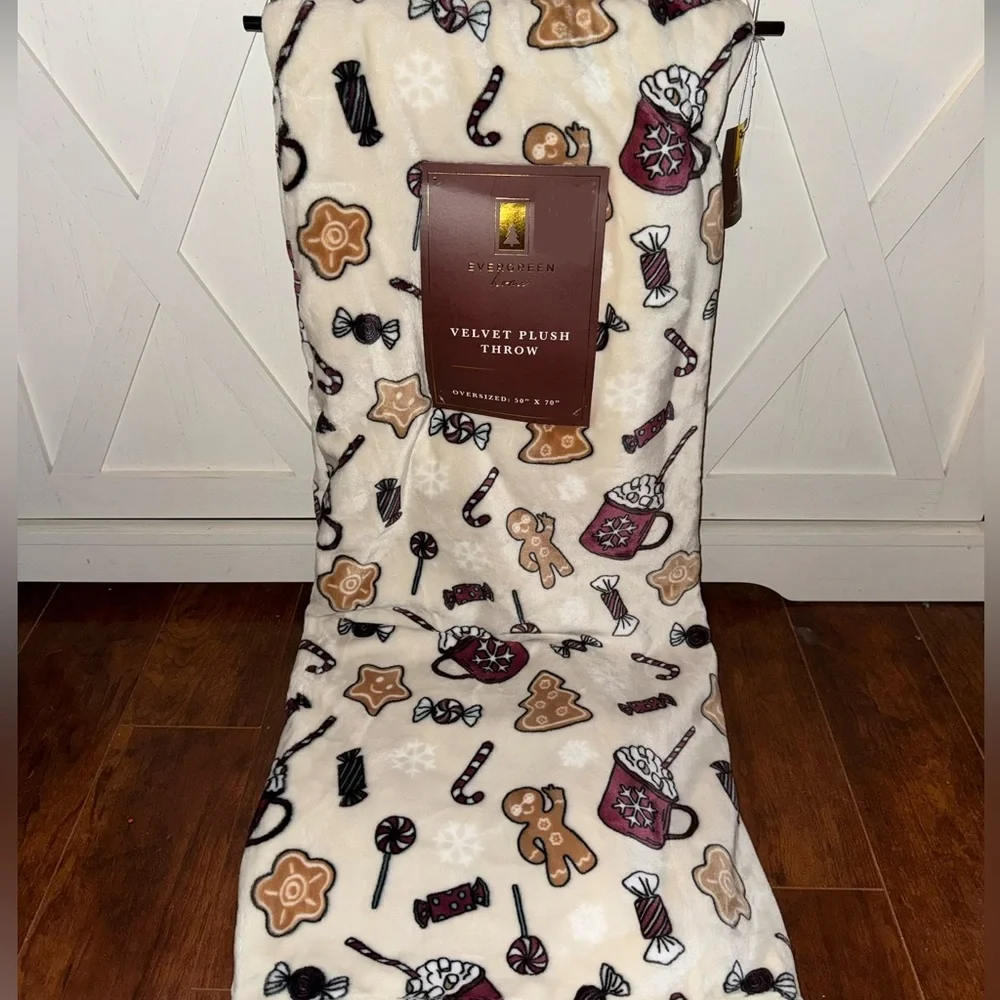 Holiday Gingerbread Velvet Plush Throw Blanket
